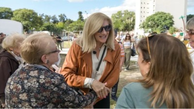 Con un festival cultural, la Municipalidad inauguró la plaza Borges