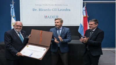 El gobernador participó de la entrega del título Honoris Causa a Ricardo Gil Lavedra