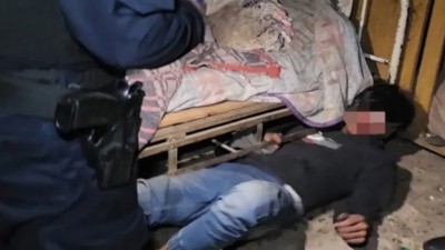 Lo buscaban por varios robos en Concordia y lo encontraron escondido debajo de una cama