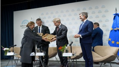 Frigerio presentó el potencial apícola de Entre Ríos en la Semana de la Miel en Buenos Aires