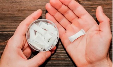 Alertan sobre el consumo de bolsitas de nicotina entre los jóvenes