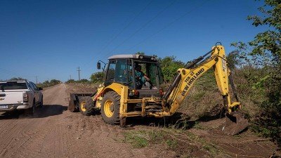 Mejoran un camino productivo entre los departamentos Paraná y Diamante