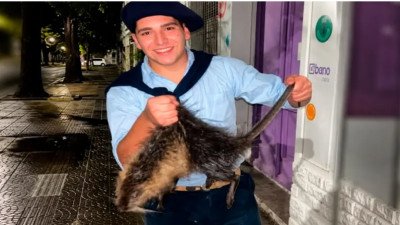 Maltrato animal en Bahía Blanca: mataron a patadas a una nutria, se filmaron y fueron denunciados