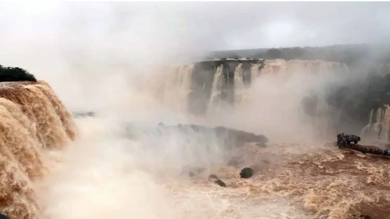 Video: las Cataratas del Iguazú multiplicaron su caudal y ofrecen un espectáculo impactante