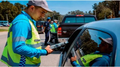 Refuerzan controles en rutas por vacaciones de invierno con operativos sorpresa