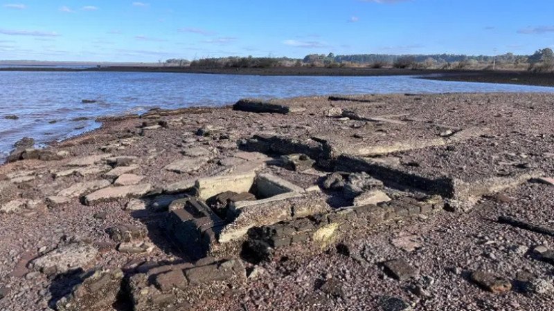 La bajante del lago de Salto Grande dejó al descubierto parte de la antigua Federación