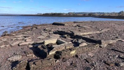 La bajante del lago de Salto Grande dejó al descubierto parte de la antigua Federación
