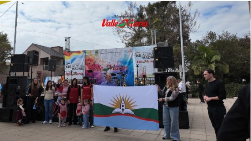 Valle María oficializó su Bandera, Escudo e Identidad Visual Institucional