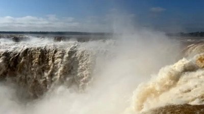 Cerrarán el acceso a la Garganta del Diablo por la crecida histórica del río Iguazú