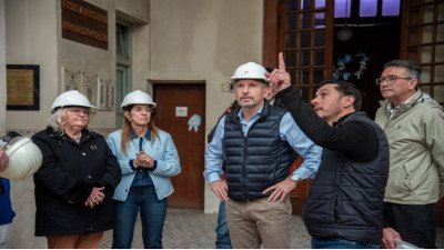 El gobernador recorrió en Diamante la obra de restauración de la Escuela Independencia