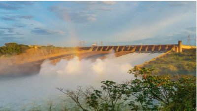 La represa Itaipú abrió una compuerta del vertedero tras las lluvias: cuál fue el motivo