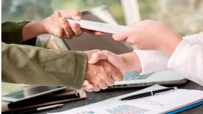 Empleado de un banco cobró 53 cheques falsos, se quedó con más de US$21.000 y terminó en prisión