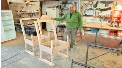 Un pedido especial tras 43 años de oficio: carpintero fabrica los sillones que usará el Papa en Argentina