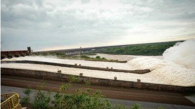 Itaipú cerró el vertedero tras 26 días, pero el río Paraná volverá a subir