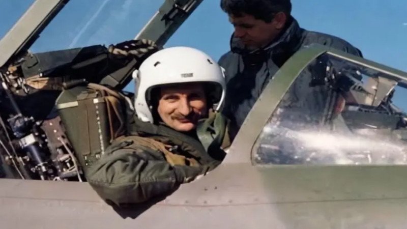 Falleció Carlos Rinke, el piloto que puso en jaque a la flota británica en Malvinas